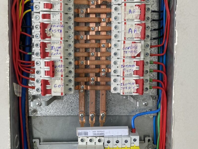 Eletricista profissional há 20 anos